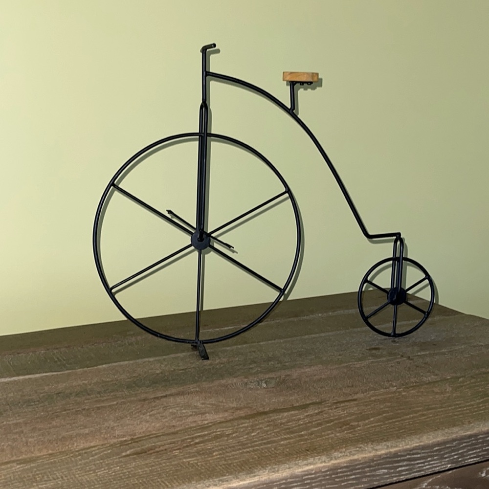 Metal old-fashion bicycle approximately 13x13 decor metal and wood.used but nice